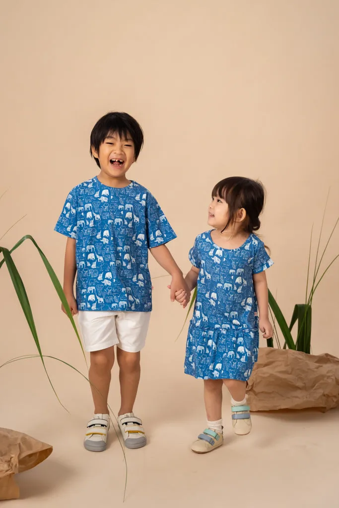 T-shirt featuring blue elephant families