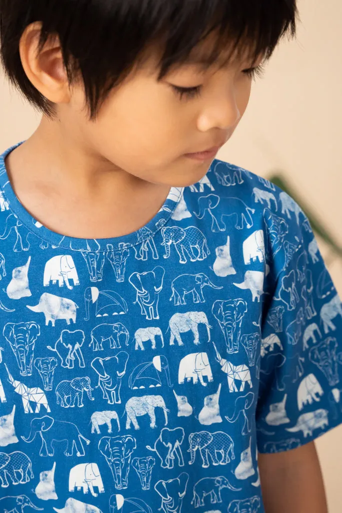 T-shirt featuring blue elephant families