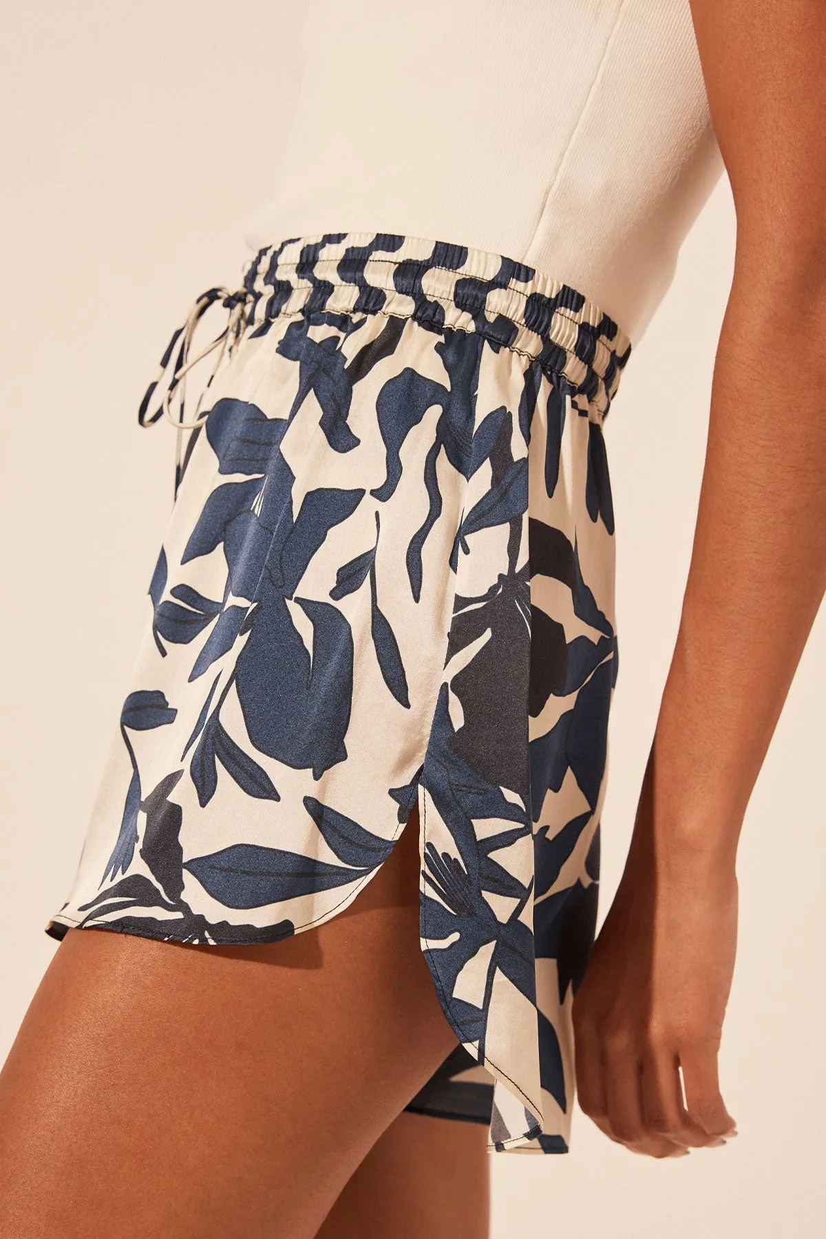 Silk Contrast Magnolia Short with Curved Hem